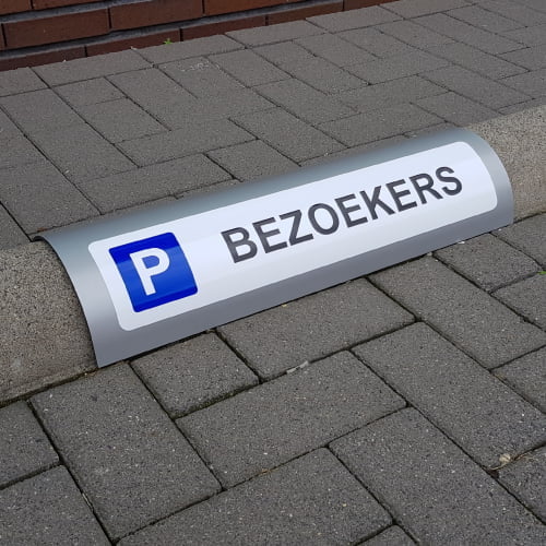 Stootrandbord bezoekers