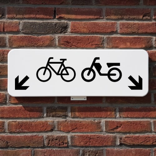 parkeerbord-fietsen-en-brommers-muur